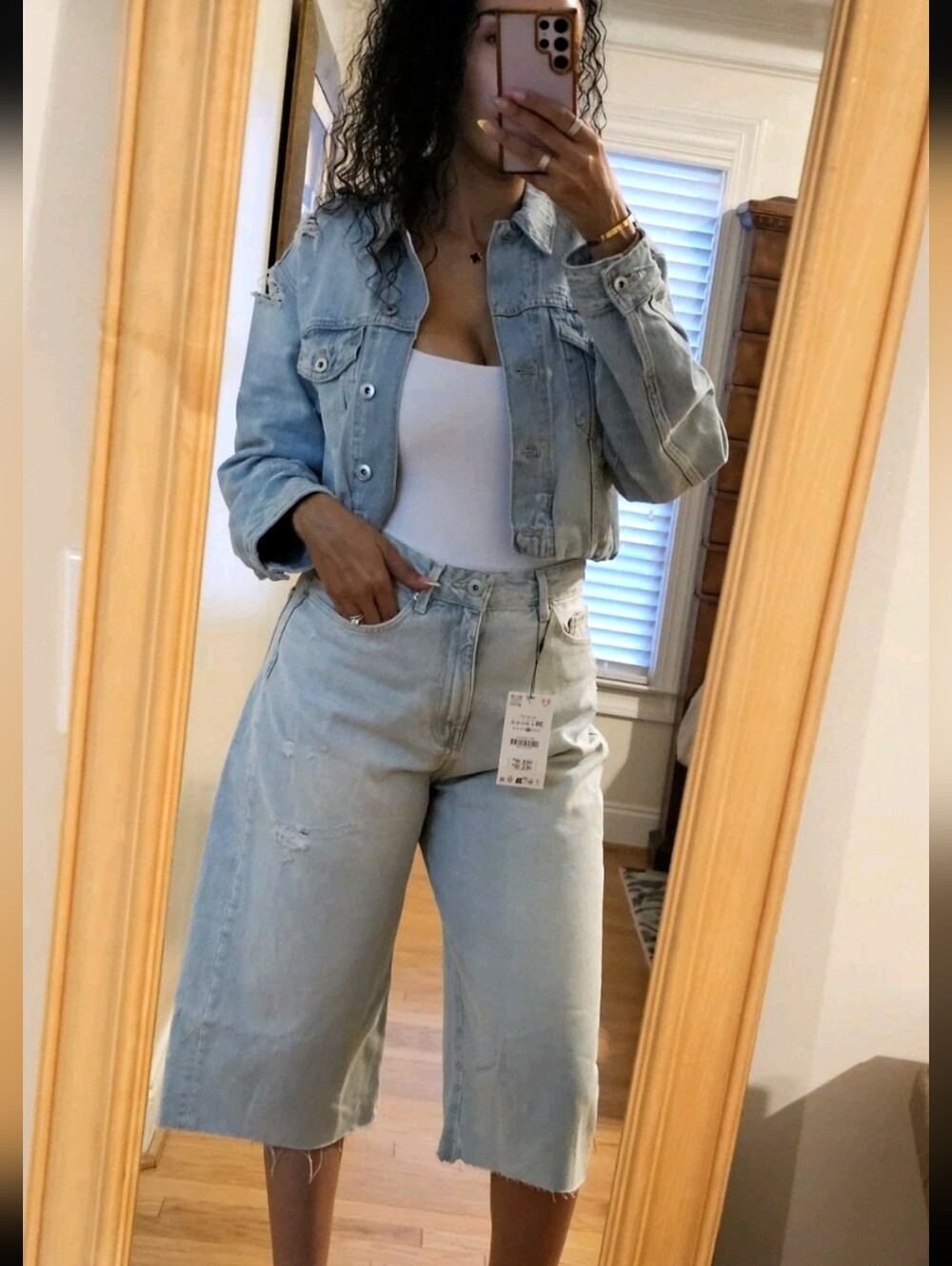 Zara High Rise Light Wash Long Denim Shorts US8 NWT - Retail $50 -revolve - Picture 2 of 9